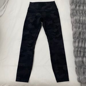 Lululemon Leggings Size 4 in Camo